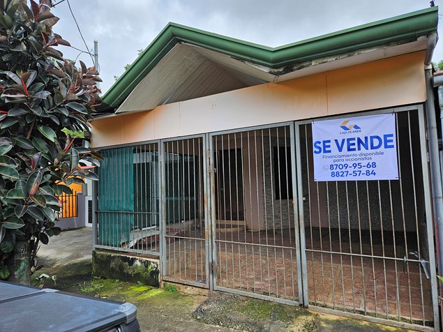 Casa en venta ubicada en Orotina, Alajuela