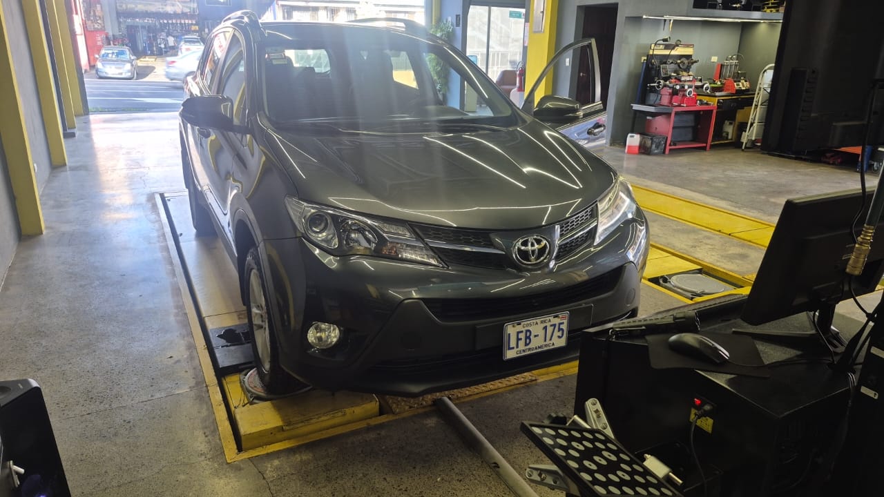 Photo 1 of Se vende vehículo marca Toyota, estilo RAV4